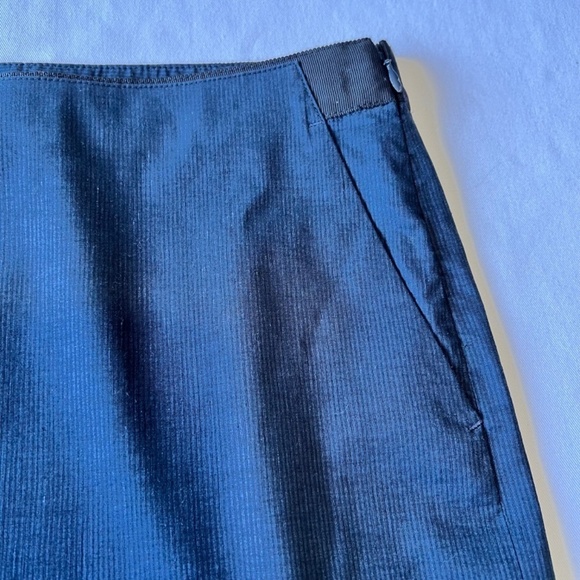 Theory Thais pencil skirt with subtle navy stripes - Picture 6 of 11